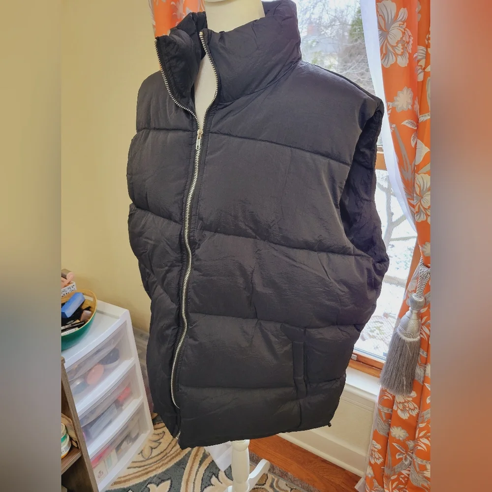 Nylon Oversize Puffer Vest - Picture 2 of 6